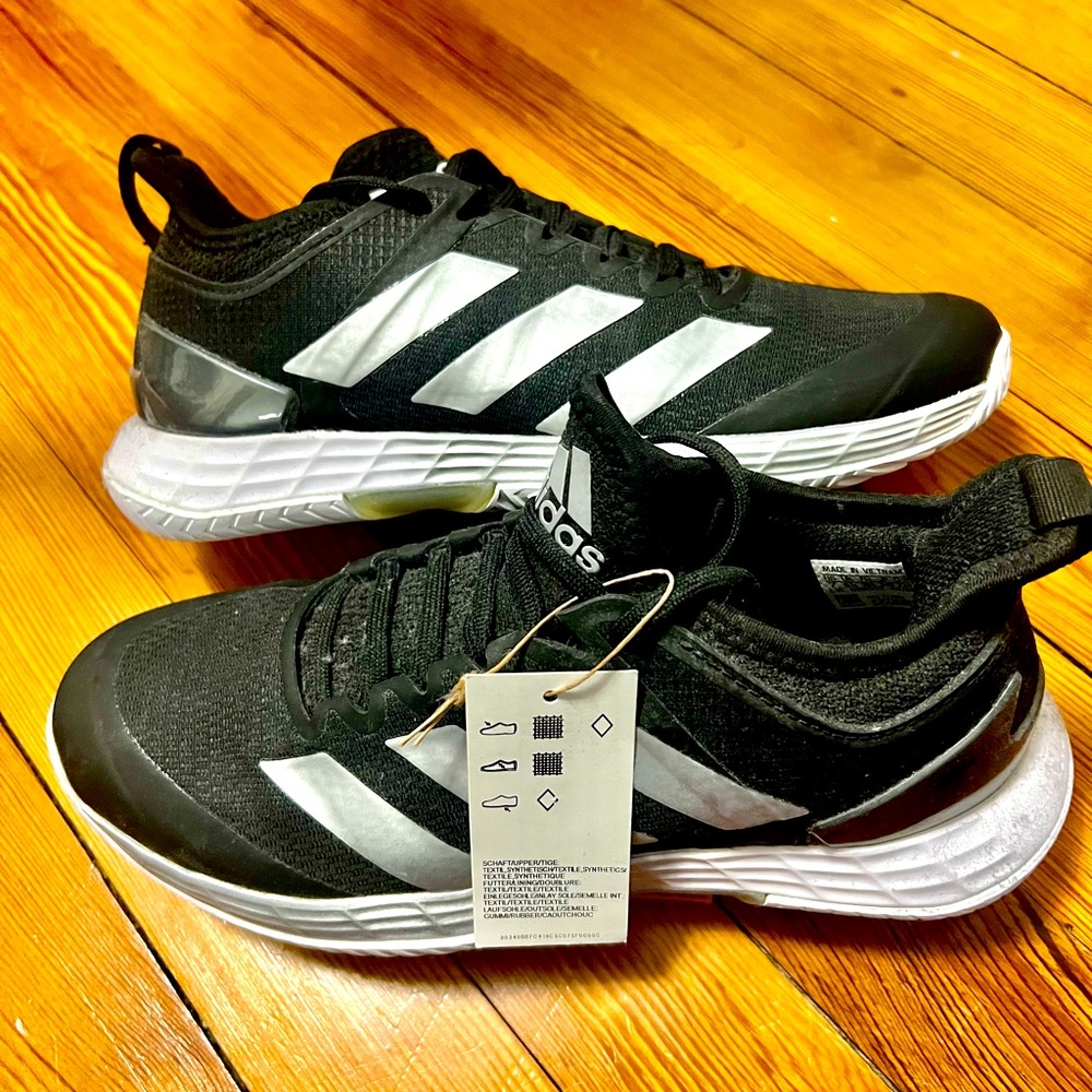 Adidas tennis shoes size 5 and a half
